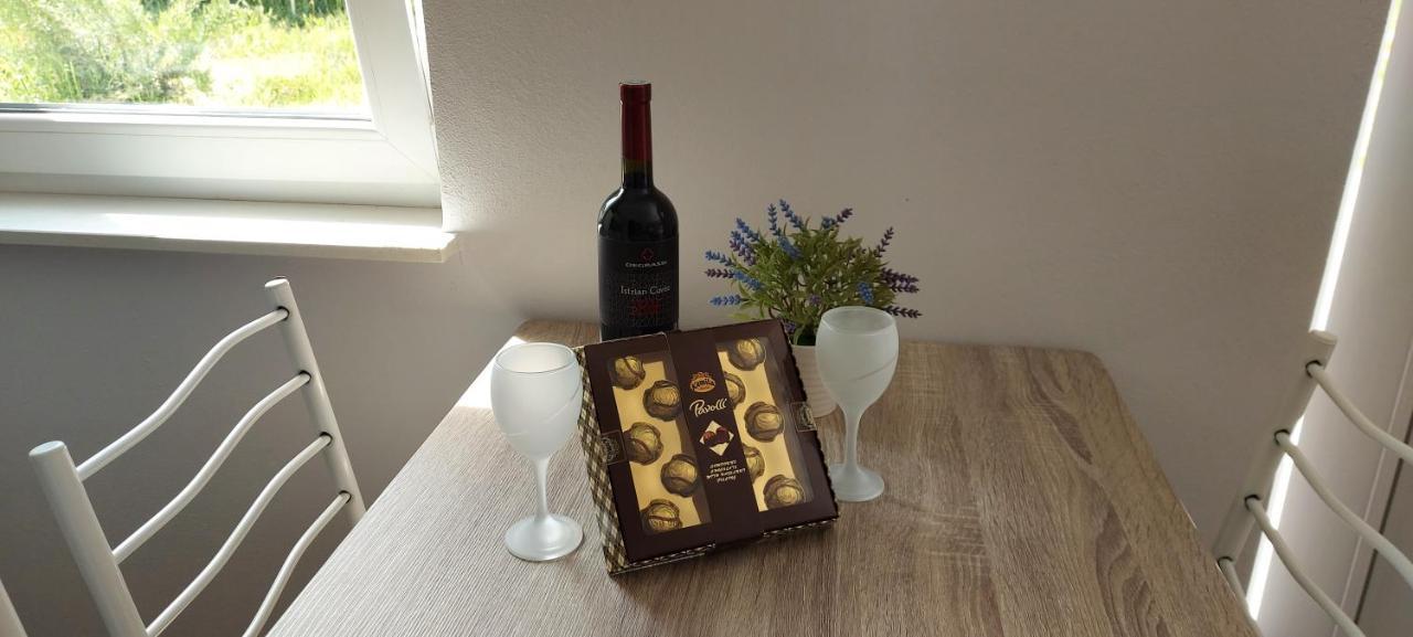 Ližnjan Studio Apartment Palmira מראה חיצוני תמונה