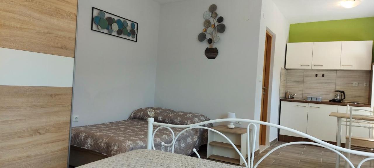 Ližnjan Studio Apartment Palmira מראה חיצוני תמונה