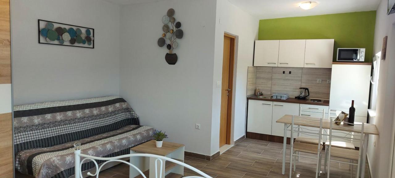 Ližnjan Studio Apartment Palmira מראה חיצוני תמונה