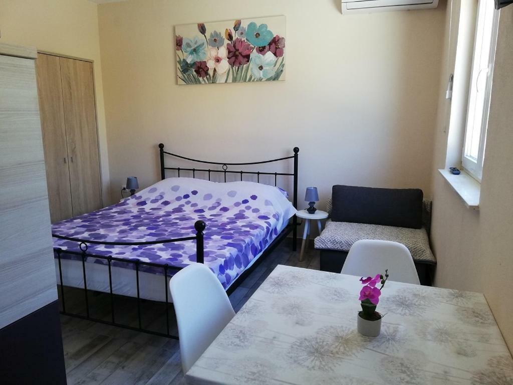 Ližnjan Studio Apartment Palmira מראה חיצוני תמונה