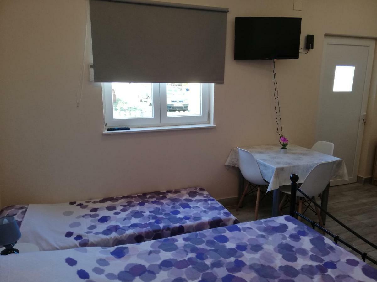 Ližnjan Studio Apartment Palmira מראה חיצוני תמונה
